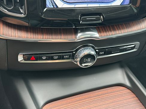 Certified 2023 Volvo XC60 T8 Plus w/ Protection Package Premier AWD/4WD image 24