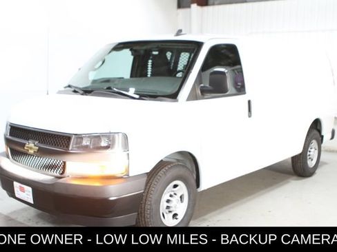 Used 2019 Chevrolet Express 3500 w/ Driver Convenience Package RWD image 9
