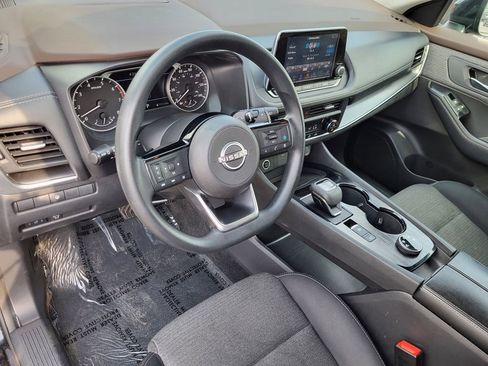 Used 2023 Nissan Rogue SV image 7