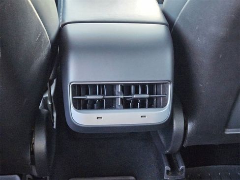 Used 2020 Tesla Model Y Long Range image 21