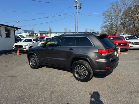 Used 2019 Jeep Grand Cherokee Laredo w/ Laredo X Package image 5