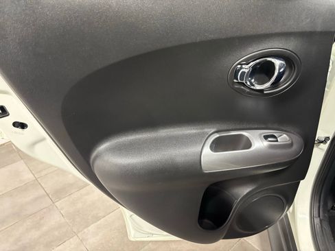 Used 2011 Nissan Juke SL image 18