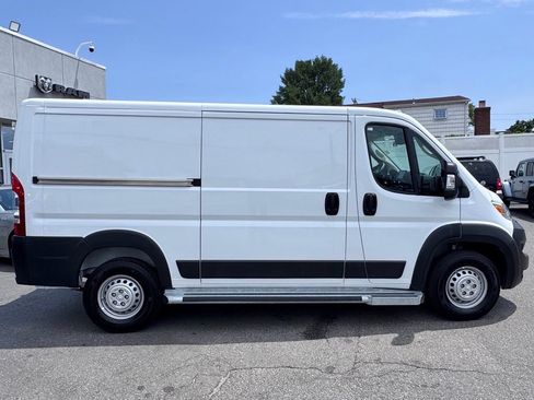 Used 2025 RAM ProMaster 2500 w/ U-Haul Equipment Group FWD image 9
