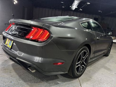 Used 2018 Ford Mustang Premium RWD image 4