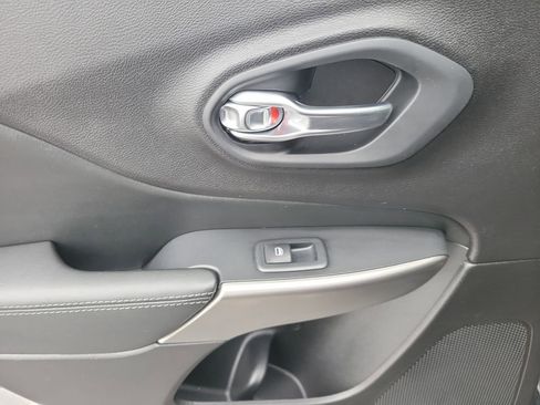 Used 2021 Jeep Cherokee High Altitude image 8