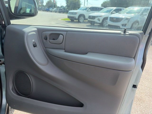 Used 2005 Chrysler Town & Country Touring FWD image 14