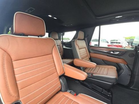 Used 2024 GMC Yukon Denali Ultimate AWD/4WD image 17