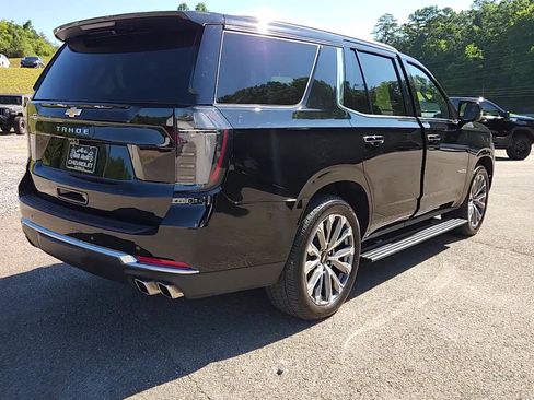 Used 2025 Chevrolet Tahoe High Country AWD/4WD image 16