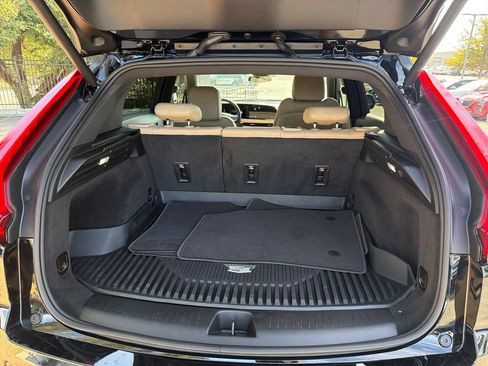 Used 2024 Cadillac XT4 Luxury w/ Cold Weather Package FWD image 44