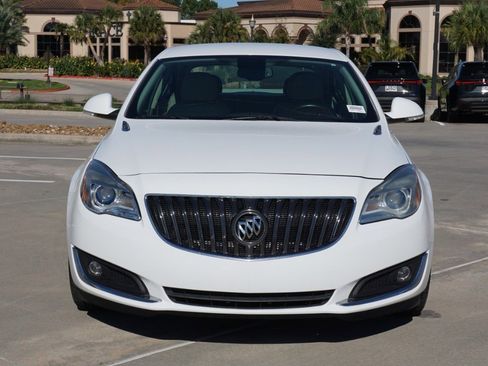 Used 2016 Buick Regal Premium image 2