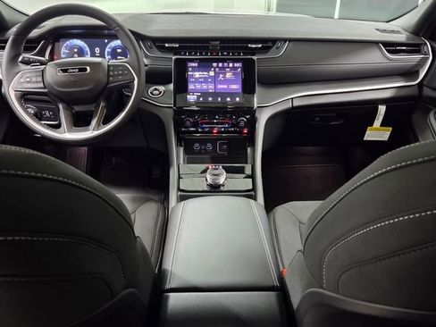 New 2026 Jeep Grand Cherokee L 2WD image 8