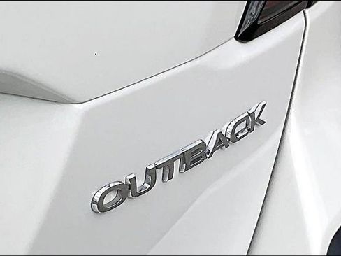Used 2025 Subaru Outback Premium AWD/4WD image 8