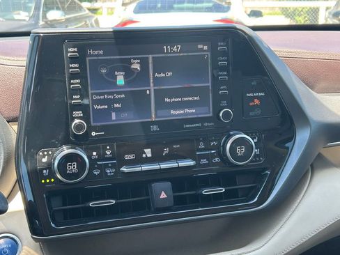 Used 2021 Toyota Highlander Limited FWD image 24