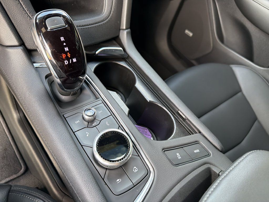 Certified 2025 Cadillac XT6 Luxury FWD image 27