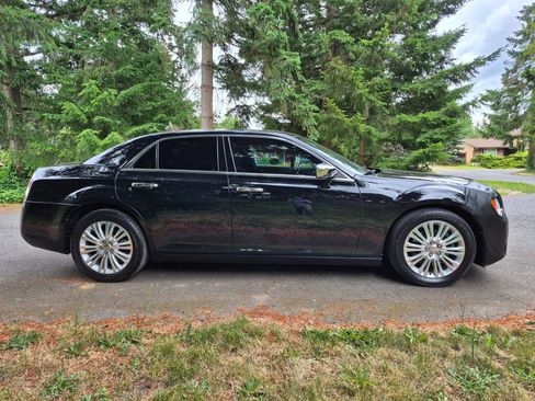 Used 2013 Chrysler 300 C AWD/4WD image 6