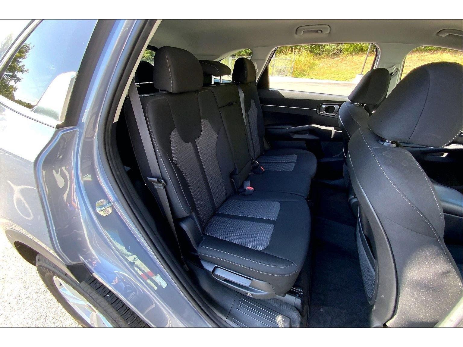 Used 2023 Kia Sorento LX FWD image 23