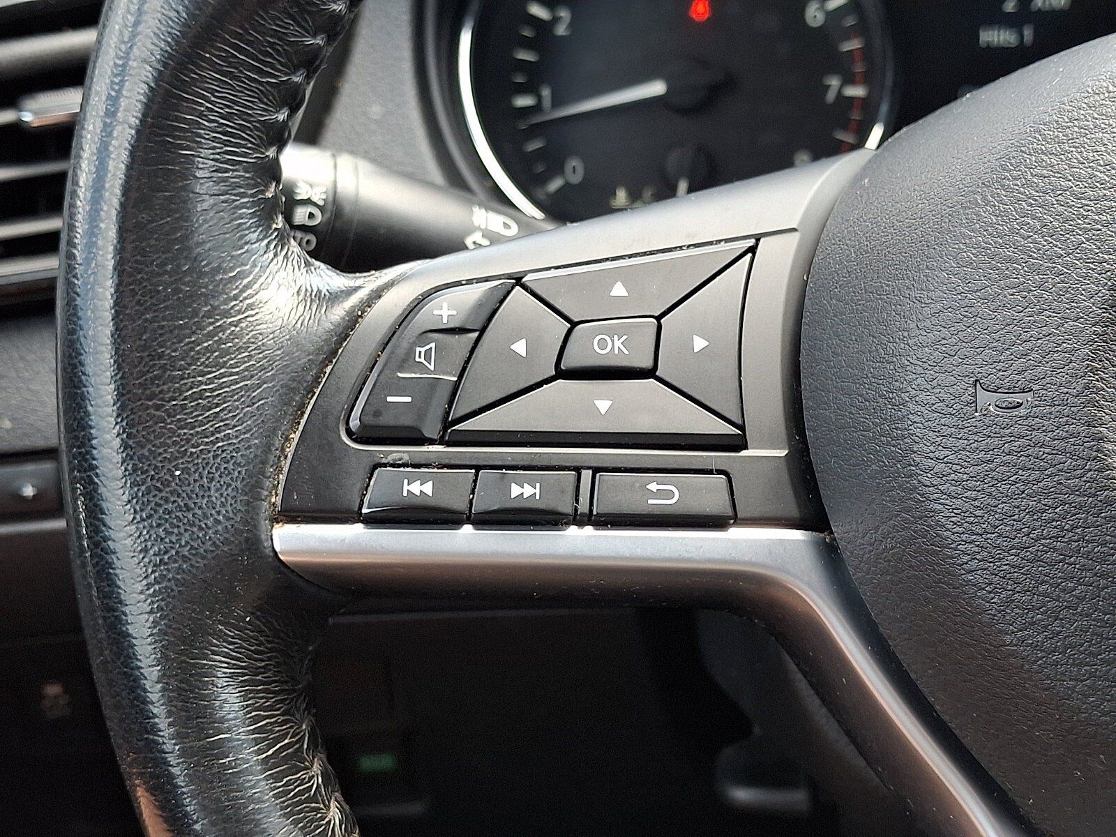 Used 2017 Nissan Rogue SV AWD/4WD image 21