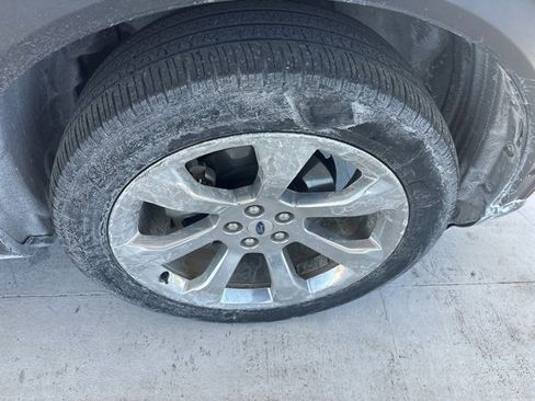 Used 2020 Ford Explorer Platinum w/ Premium Technology Package image 7