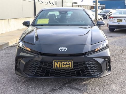 Used 2025 Toyota Camry SE image 2