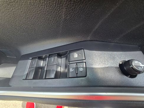 Used 2024 Toyota Highlander XLE AWD/4WD image 25