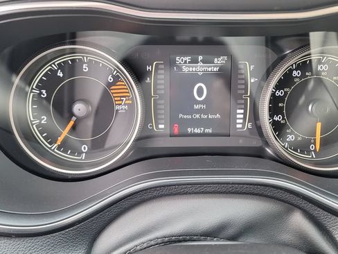 Used 2019 Jeep Cherokee Latitude Plus w/ Cold Weather Group AWD/4WD image 19