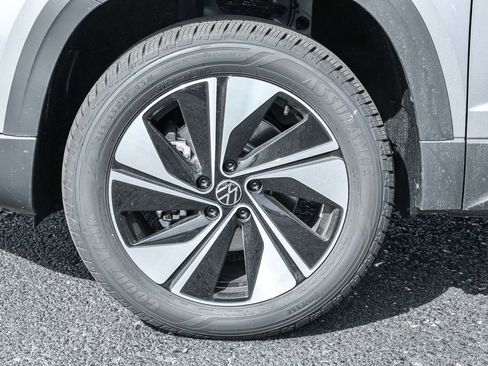New 2025 Volkswagen Taos SE image 20