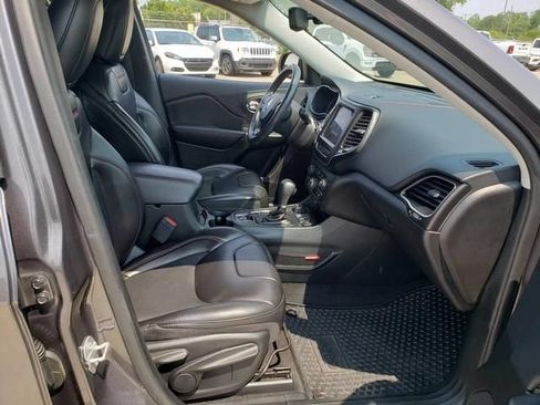 Used 2019 Jeep Cherokee Trailhawk w/ Cold Weather Group AWD/4WD image 20