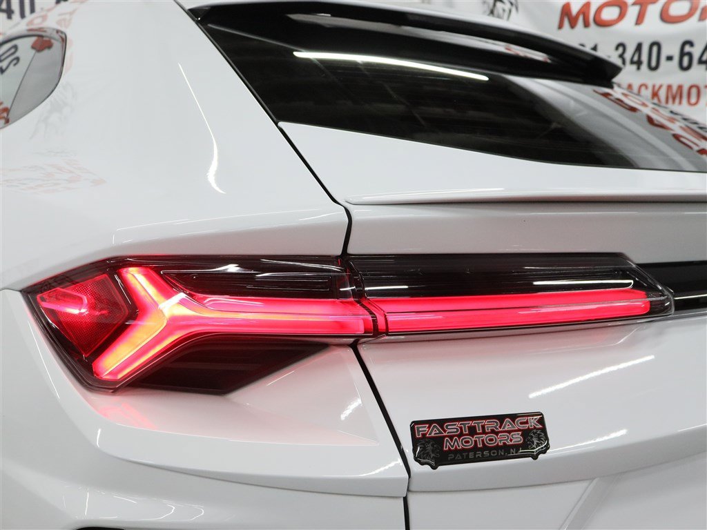 Used 2021 Lamborghini Urus AWD/4WD image 10