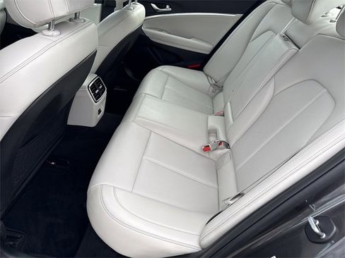 Used 2025 Genesis G70 2.5T image 30