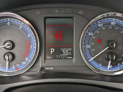 Used 2018 Toyota Corolla LE FWD image 23