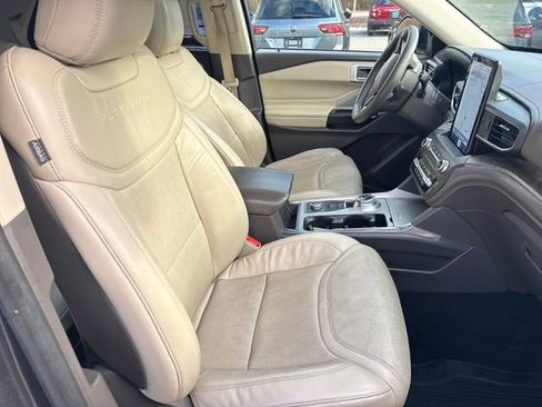 Used 2020 Ford Explorer Platinum w/ Premium Technology Package image 37