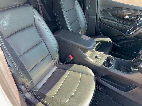 Used 2024 GMC Terrain SLT w/ Infotainment Package II AWD/4WD image 30
