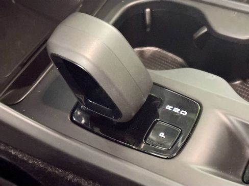 Used 2025 Volvo XC40 B5 Core AWD/4WD image 18