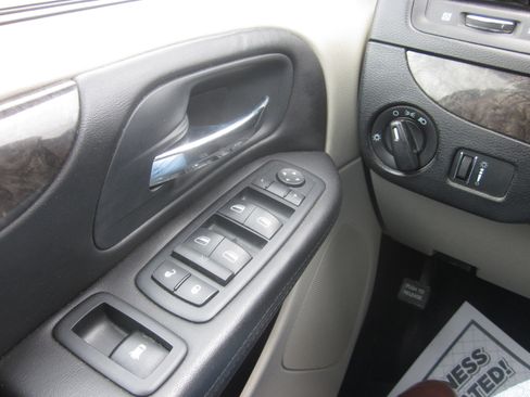 Used 2011 Dodge Grand Caravan Mainstreet w/ PWR Convenience Group FWD image 17