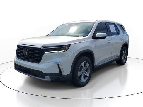 Used 2025 Honda Pilot EX-L image 3