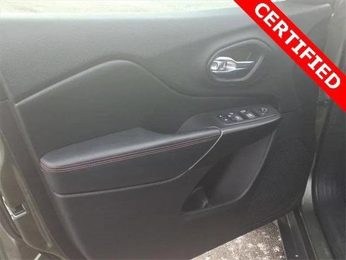 Certified 2020 Jeep Cherokee Trailhawk w/ Cold Weather Group image 8