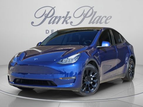 Used 2022 Tesla Model Y Long Range AWD/4WD image 1