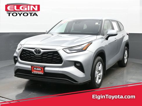 Used 2024 Toyota Highlander LE AWD/4WD image 1