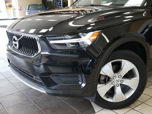 Used 2022 Volvo XC40 T5 Momentum image 21