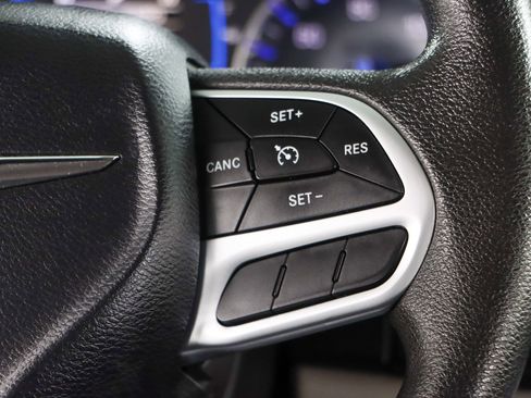 Used 2017 Chrysler Pacifica LX image 14