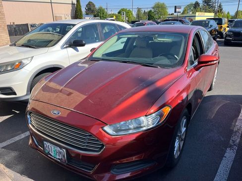Used 2014 Ford Fusion SE FWD image 2
