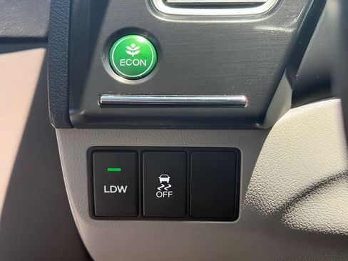 Used 2015 Honda Civic Hybrid Sedan image 26