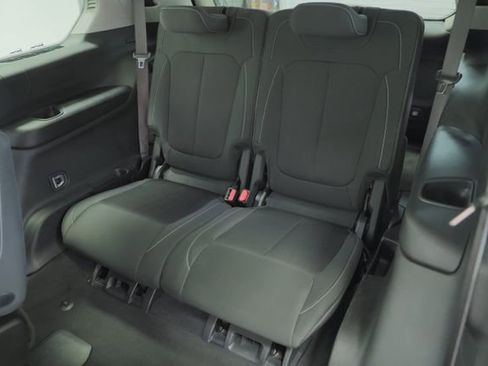 Used 2023 Jeep Grand Cherokee L Laredo image 30