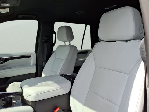 Used 2025 Chevrolet Tahoe Premier AWD/4WD image 19