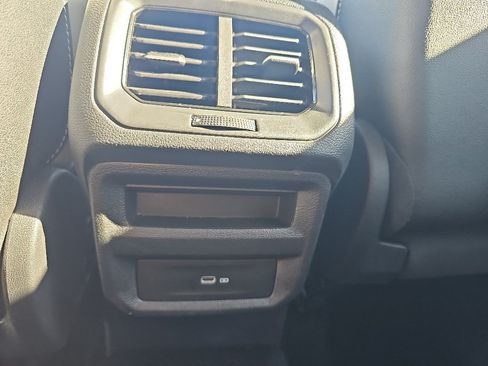 Used 2025 Volkswagen Taos SE FWD image 25