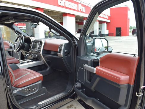 Used 2019 Ford F150 Platinum w/ Technology Package image 15