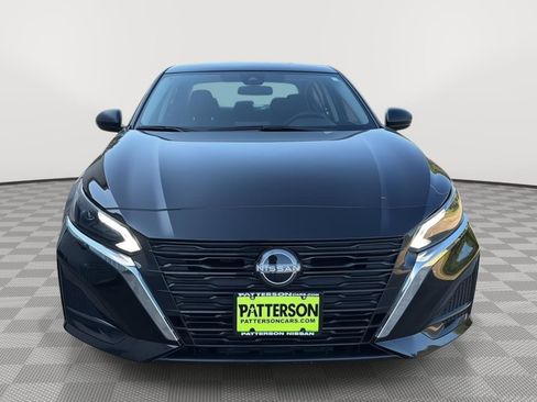 Used 2025 Nissan Altima 2.5 SV FWD image 2