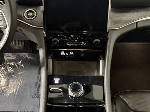 Used 2023 Jeep Grand Cherokee Limited w/ Luxury Tech Group II image 26