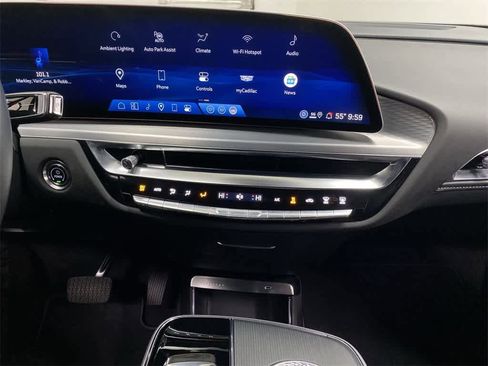 Certified 2025 Cadillac Lyriq Luxury image 24