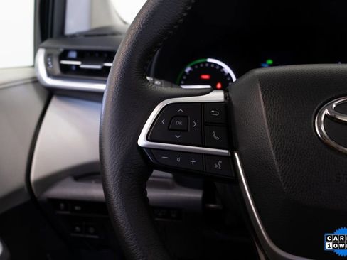 Used 2023 Toyota Sienna XLE image 25